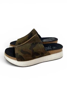 OTBT wayside savanna camo leather platform slides